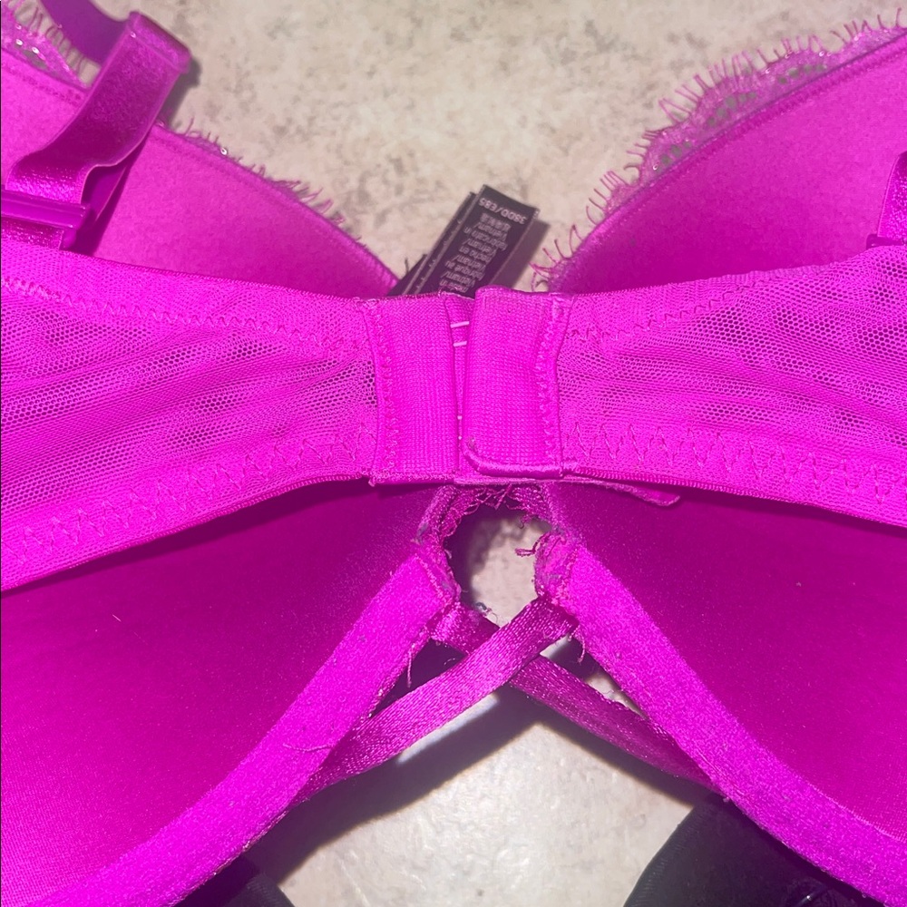 Victoria's Secret Fuchsia Lace Bras 38DD 3 total PREOWNED!! - Picture 2 of 13